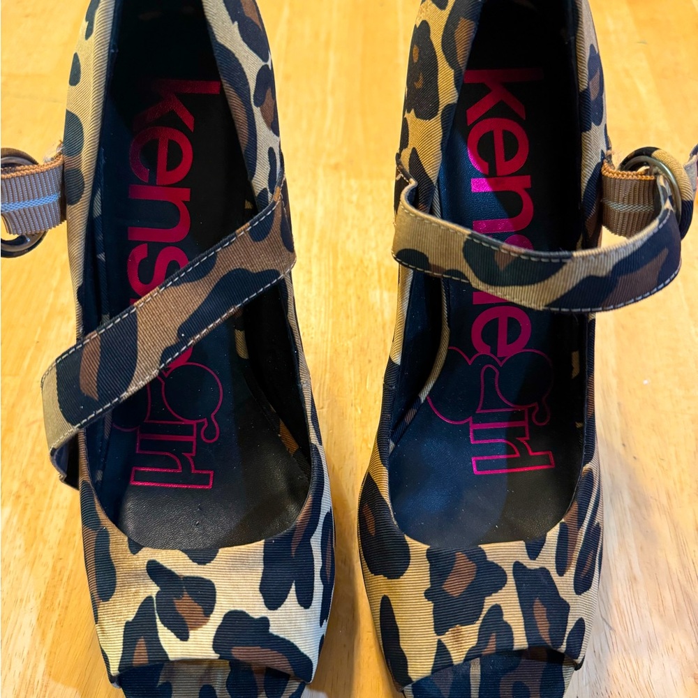 Open toe leopard print heels